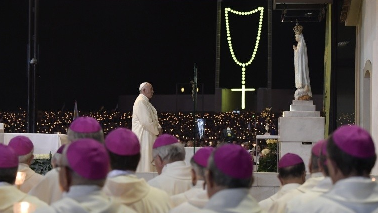 Papa A Fatima Benedizione Delle Candele La Benedizione Di Maria